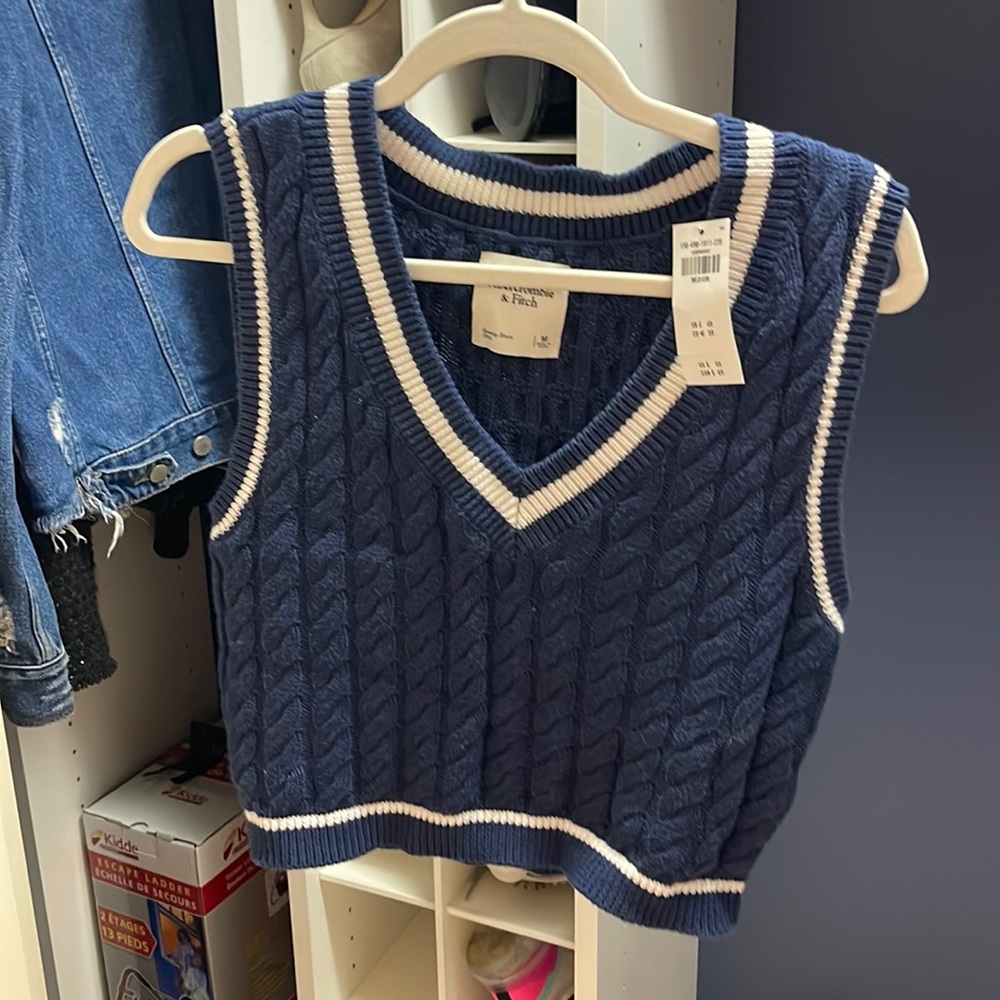 Cute never worn tags on sweater vest